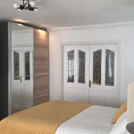 Maison d'hôtes Large Bedroom *