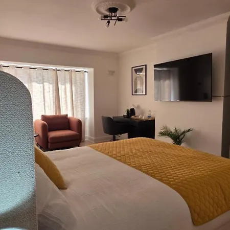 Large Bedroom Maison d'hôtes Dublin