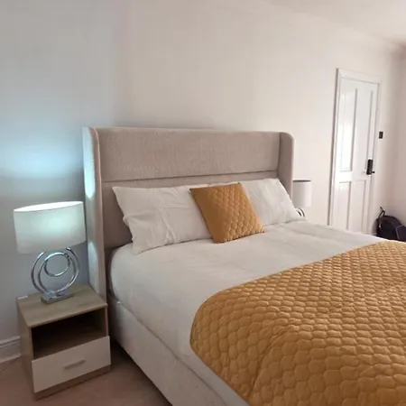 Maison d'hôtes Large Bedroom